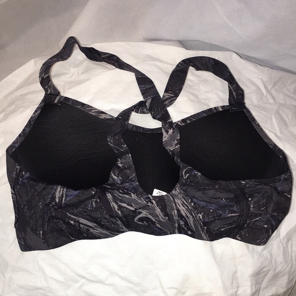 Cross Back Sports Bra - Picture 2 of 5